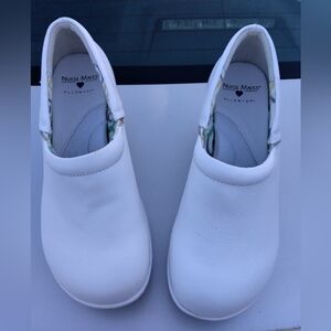 Women's Nurse Mate White Nursing Shoes Size 8.5W 8 1/2 W
